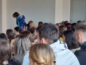 Studenci na prelekcji