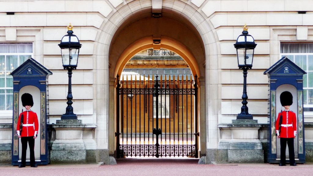 Pałac Buckingham użyty w celu pokazania miejsca gdzie odbył się bankiet