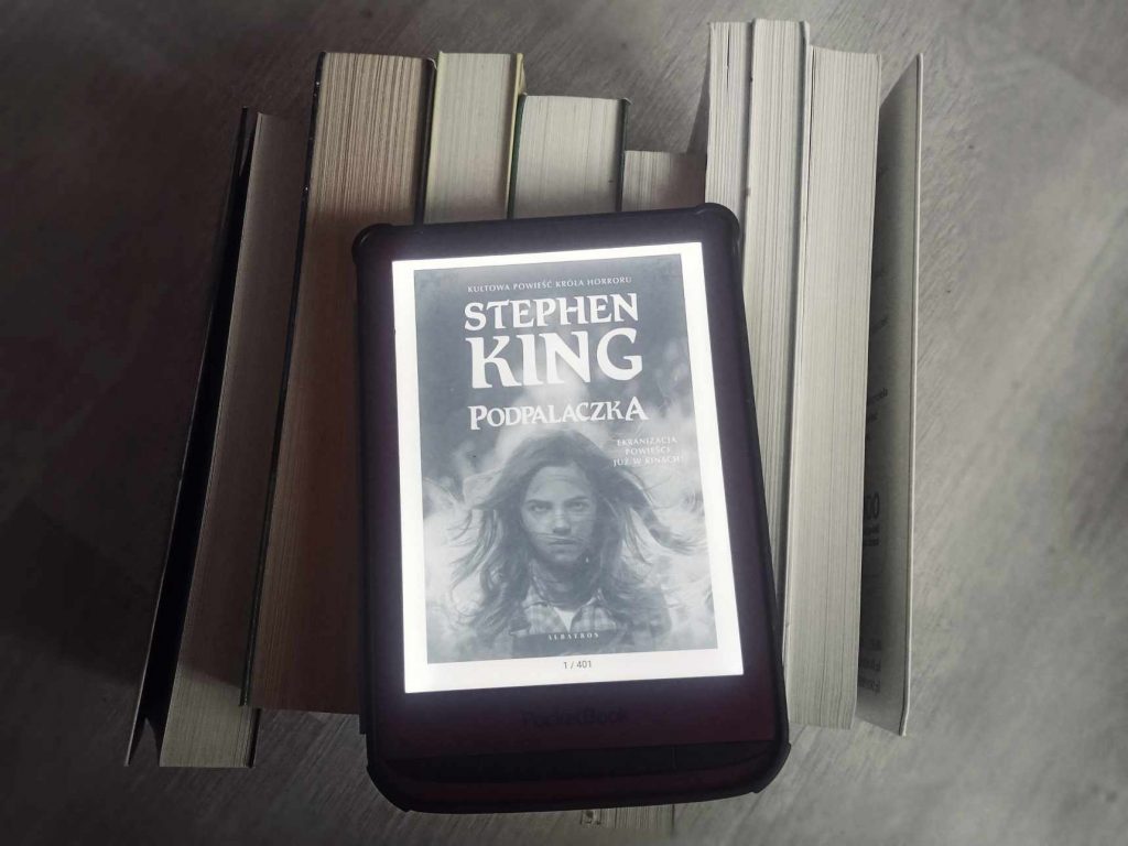 okładka książki "Podpalaczka" Stephena Kinga