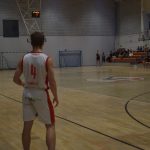 Adam Strojek czeka na piłkę