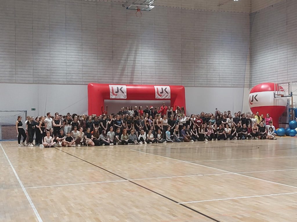 b4e4cf50 a9fb 4e16 9fab 7d6e7bbe7421