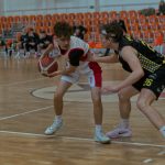 Kania w walce z rywalem