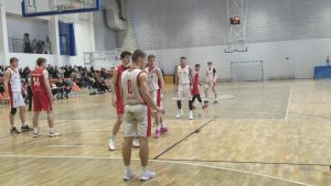 Stanisław Strojek rozpoczyna spod własnego kosza