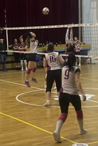 Atak zawodniczki UJK Kielce