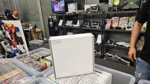 Scyzorykon wystawca z grami