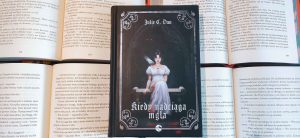 Okładka książki ,,Kiedy nadciąga mgła''