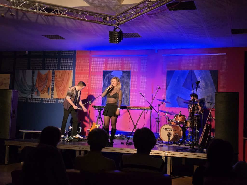 Koncert Virgo w Klubie WSPAK - Małgorzata Grabowska na wokalu, Mateusz Wyziński na perkusji oraz Michał Oleniec na gitarze