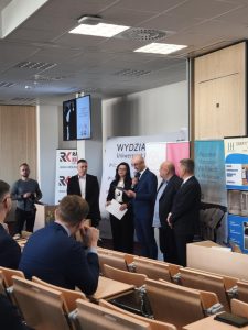 35cb98f3 9c4e 4a90 98e3 ca60a2bc0063