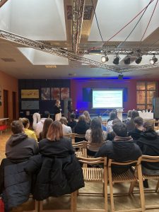 Spotkanie informujące dla studentów i studentek I roku z udziałem Prorektor ds. Kształcenia dr hab. prof. UJK Mariolą Wojciechowską